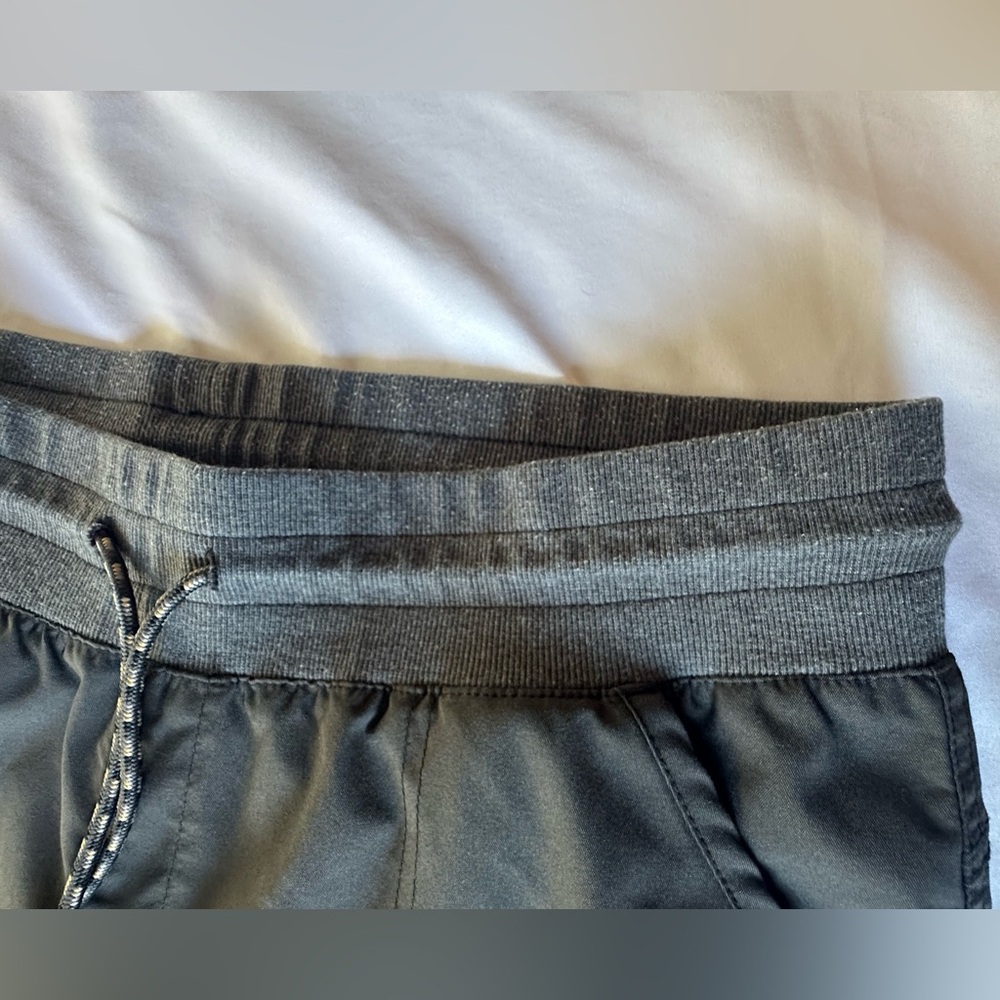 Women’s Columbia Athletic Capri Pants Med Gray Sz XL - Picture 6 of 13